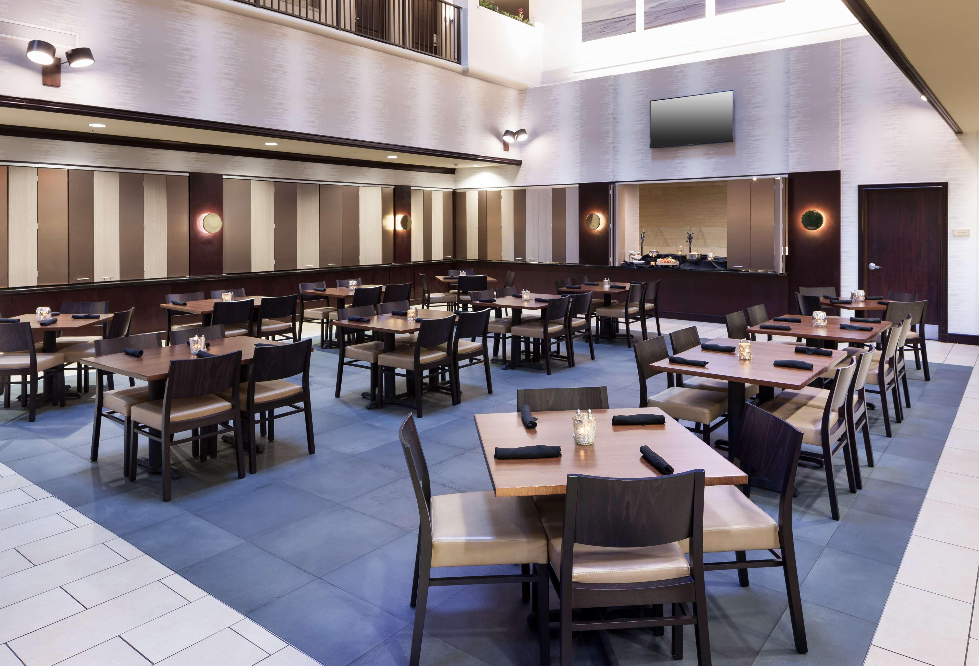 Embassy Suites By Hilton Tampa Brandon Heartland Exterior photo
