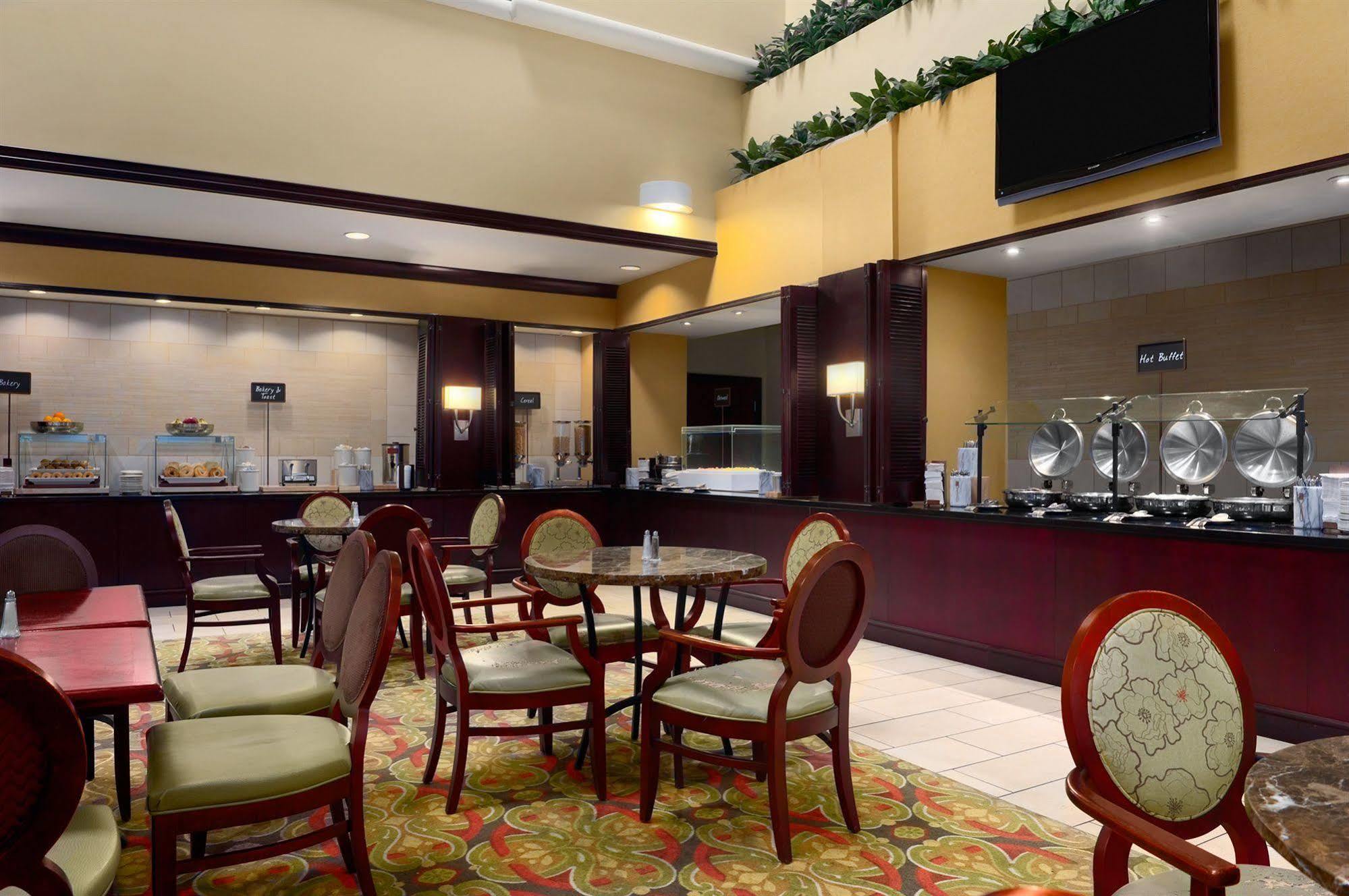 Embassy Suites By Hilton Tampa Brandon Heartland Exterior photo