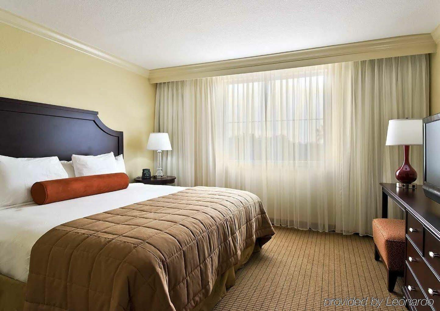 Embassy Suites By Hilton Tampa Brandon Heartland Exterior photo